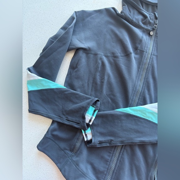 Lululemon half moon jacket - size 12 - Picture 2 of 4